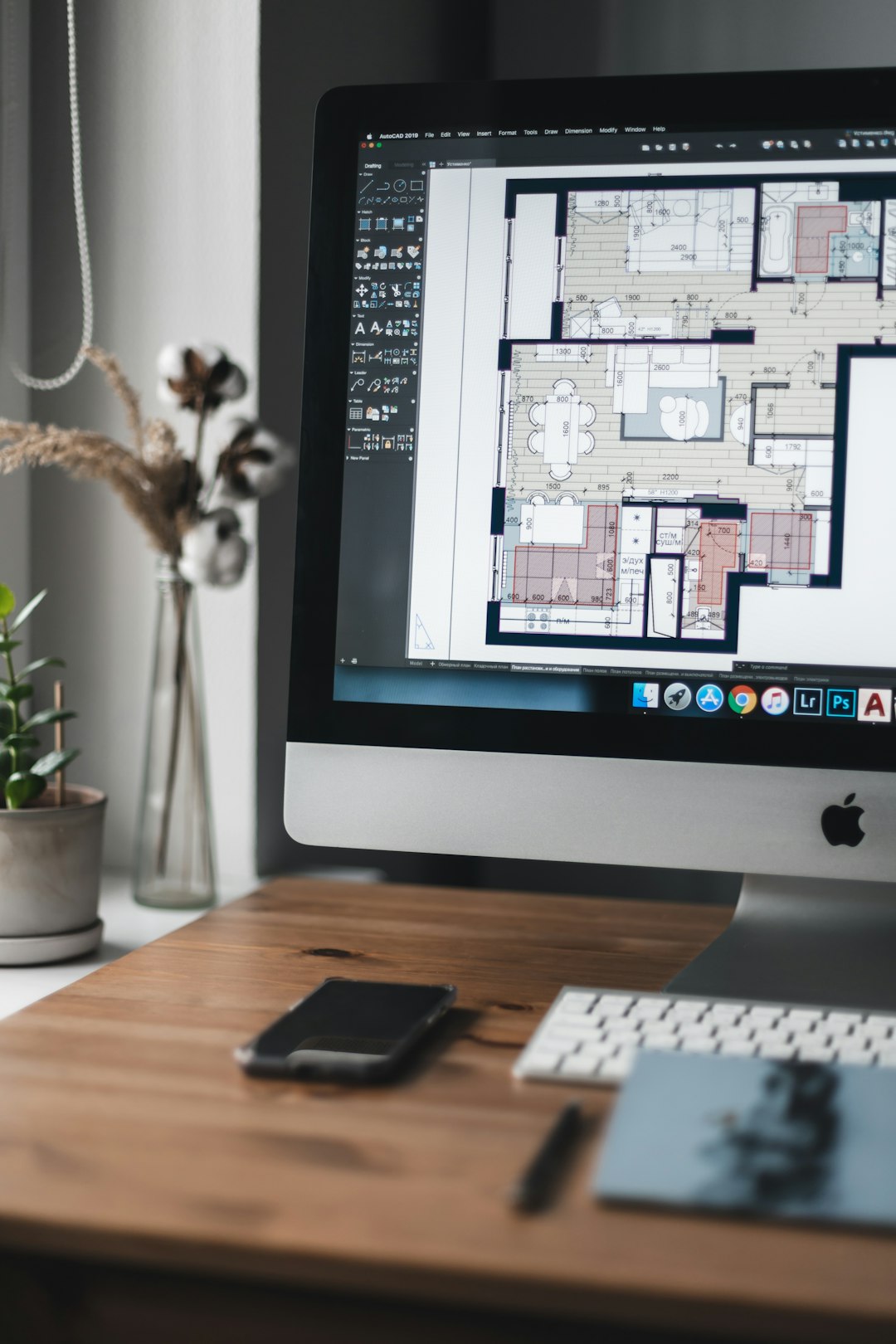 silver-imac-on-brown-wooden-table-lztbzpvbx8k